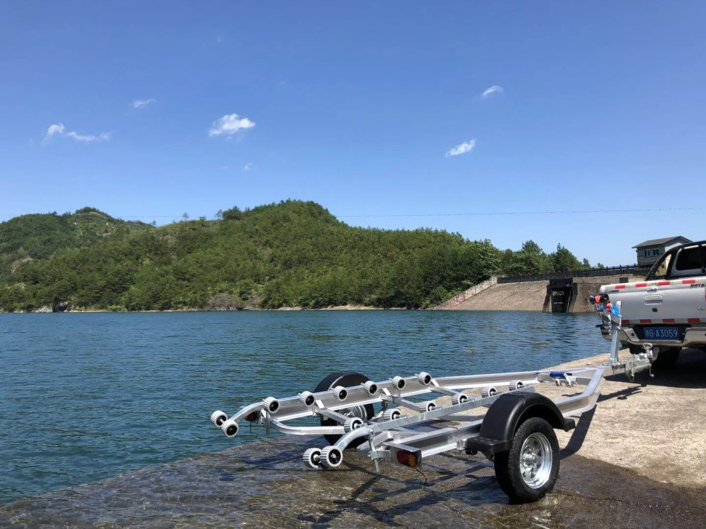 6.8m Hot Dipped Galvanized Jet Ski Boat Trailer Marine Watercraft Trailer view 3