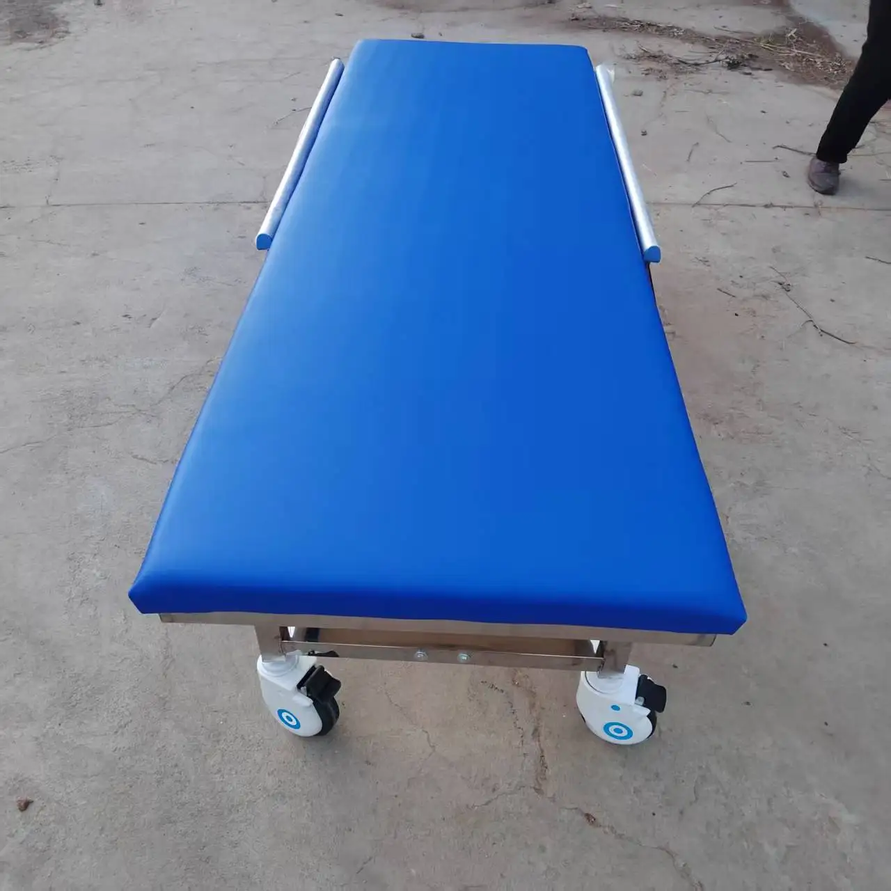 Picture 4: Manual care, bathing, rubbing back, pushing bed for the elderly