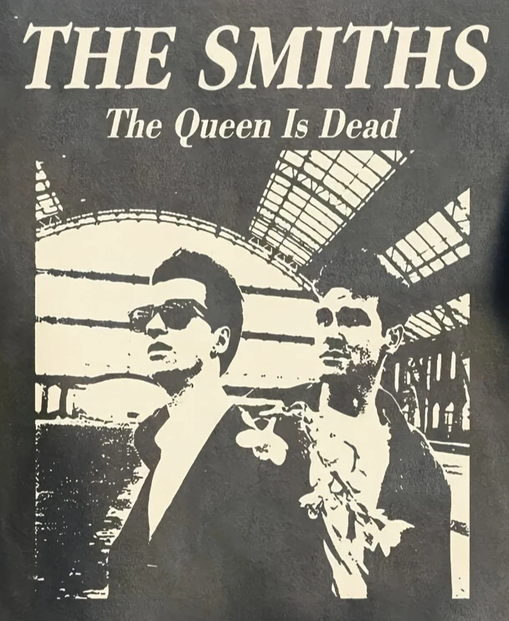 Smith Shirt The Queen is Dead Smoky Grey T-Shirt Classic Crew Neck Slightly Stretch Fabric Casual T-Shirt for All Seasons