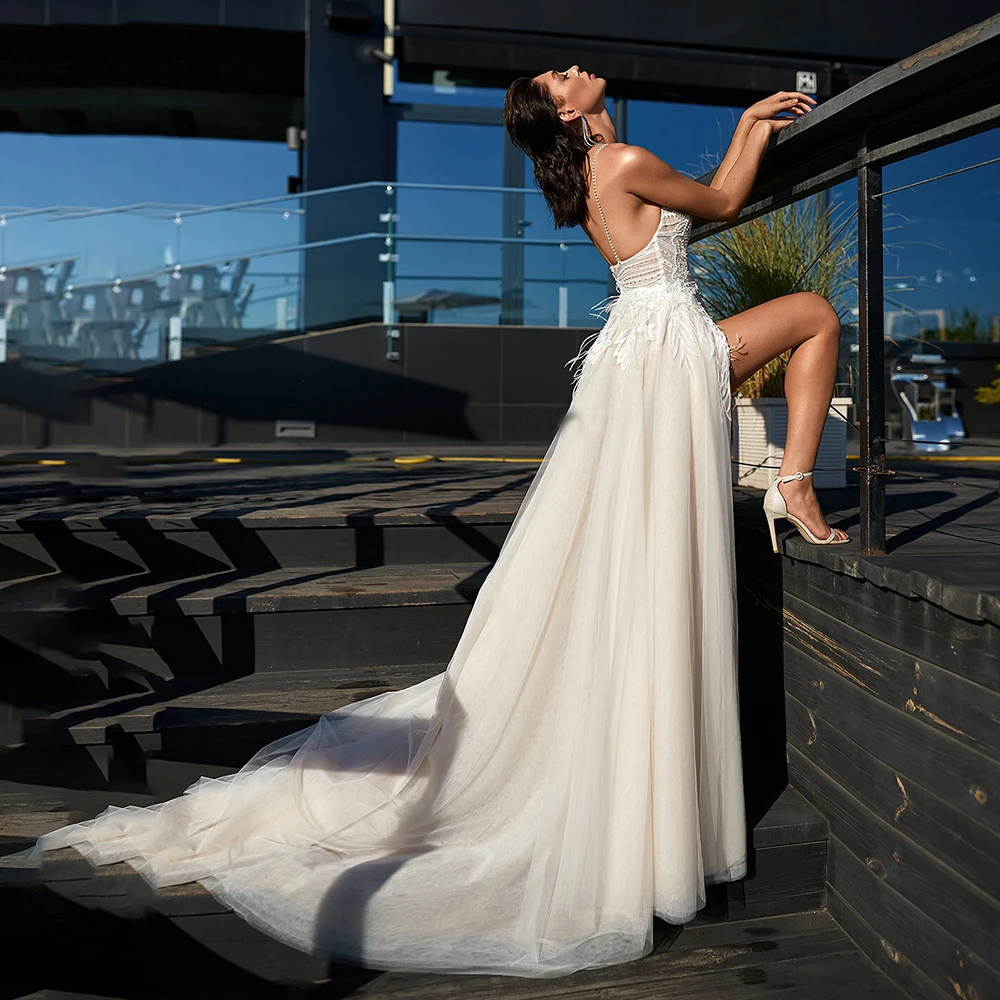 Vestido de novia exquisito de lujo con tirantes finos, cuentas de perlas, plumas de encaje, abertura alta, espalda abierta, corte bajo profundo, malla, vestidos de novia