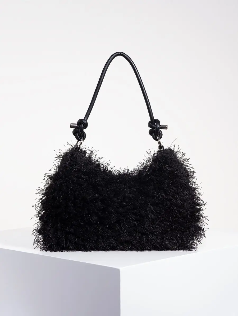 

Черная пушистая текстурированная сумка с кожаной ручкой-узлом, в стиле вечернего клатча