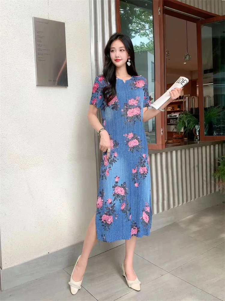 Miyake Pleated Dress Women 2024 Summer New Loose Design Fashionable Printed Round Neck Short Sleeves Mid-length Elegant Dresses