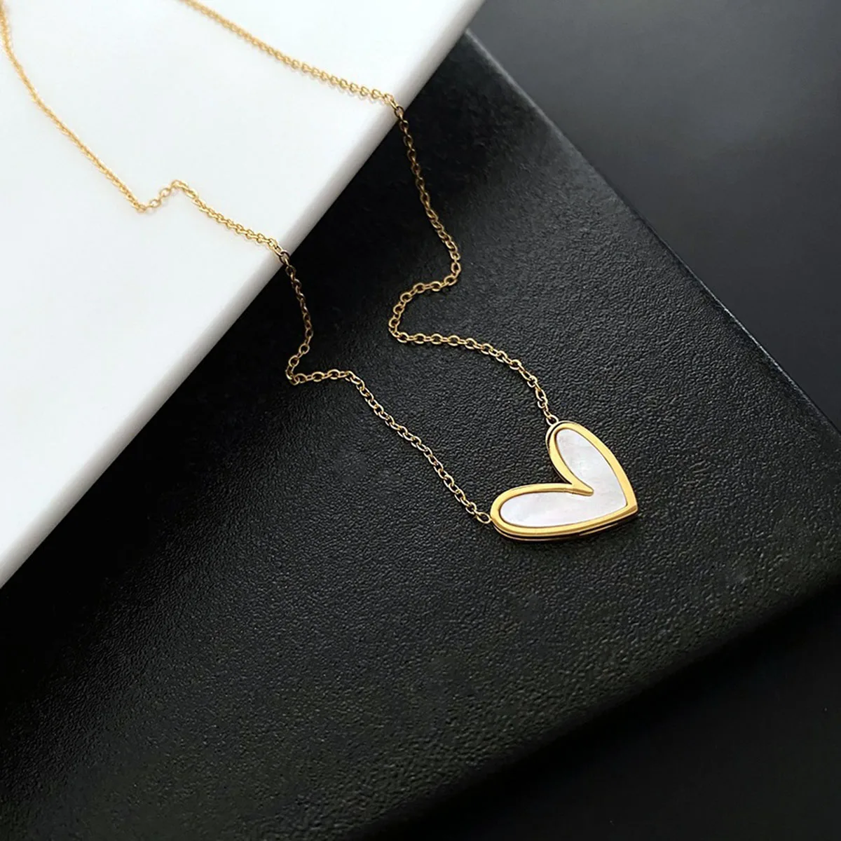 Stainless Steel Love Heart Pendant Necklace for Women Fashion Ladies Gold Color Clavicle Chain High Quality Jewelry Gifts