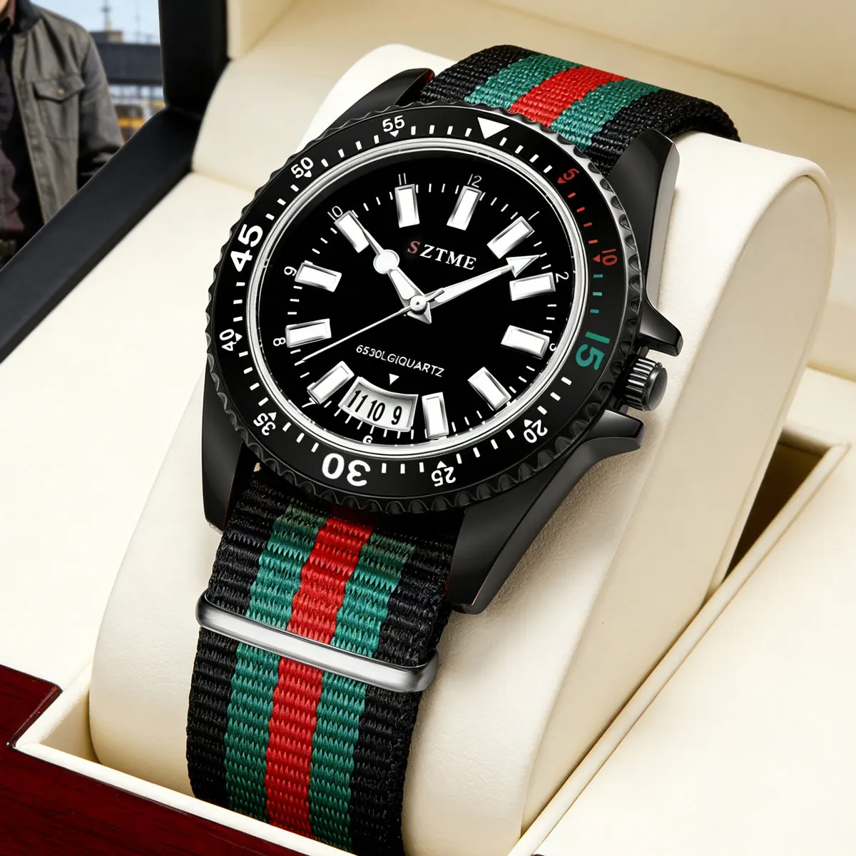 Fashionable Men's Watch with Nylon Strap Calendar Night Light Display Casual Business Gift Box Suitable for Men And Women