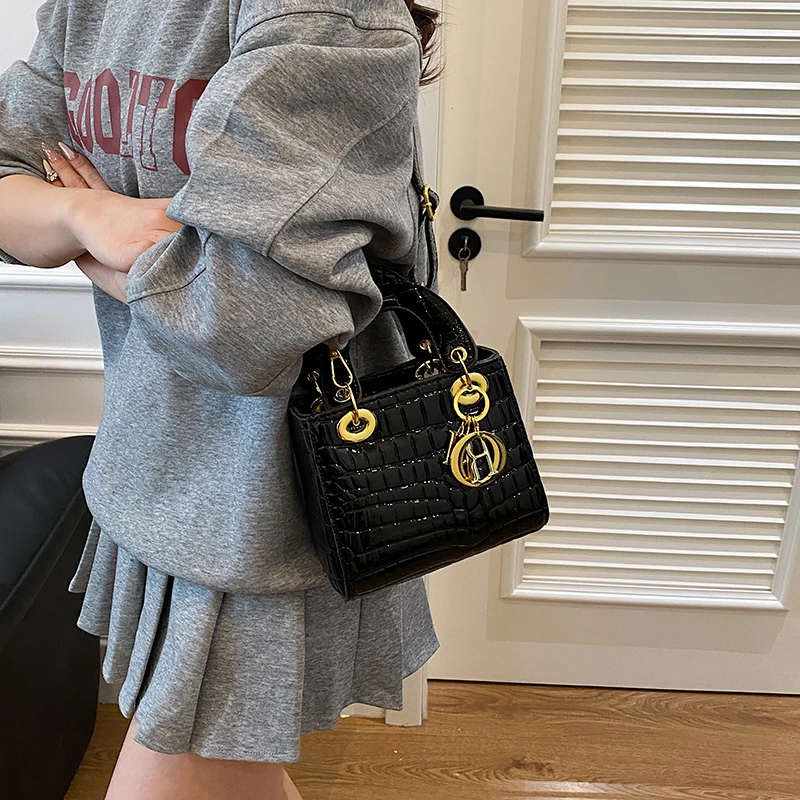 

Girls Practical Bag Small and Portable Easy To Carry Ideal for Going Out for Coffee and Short Trips