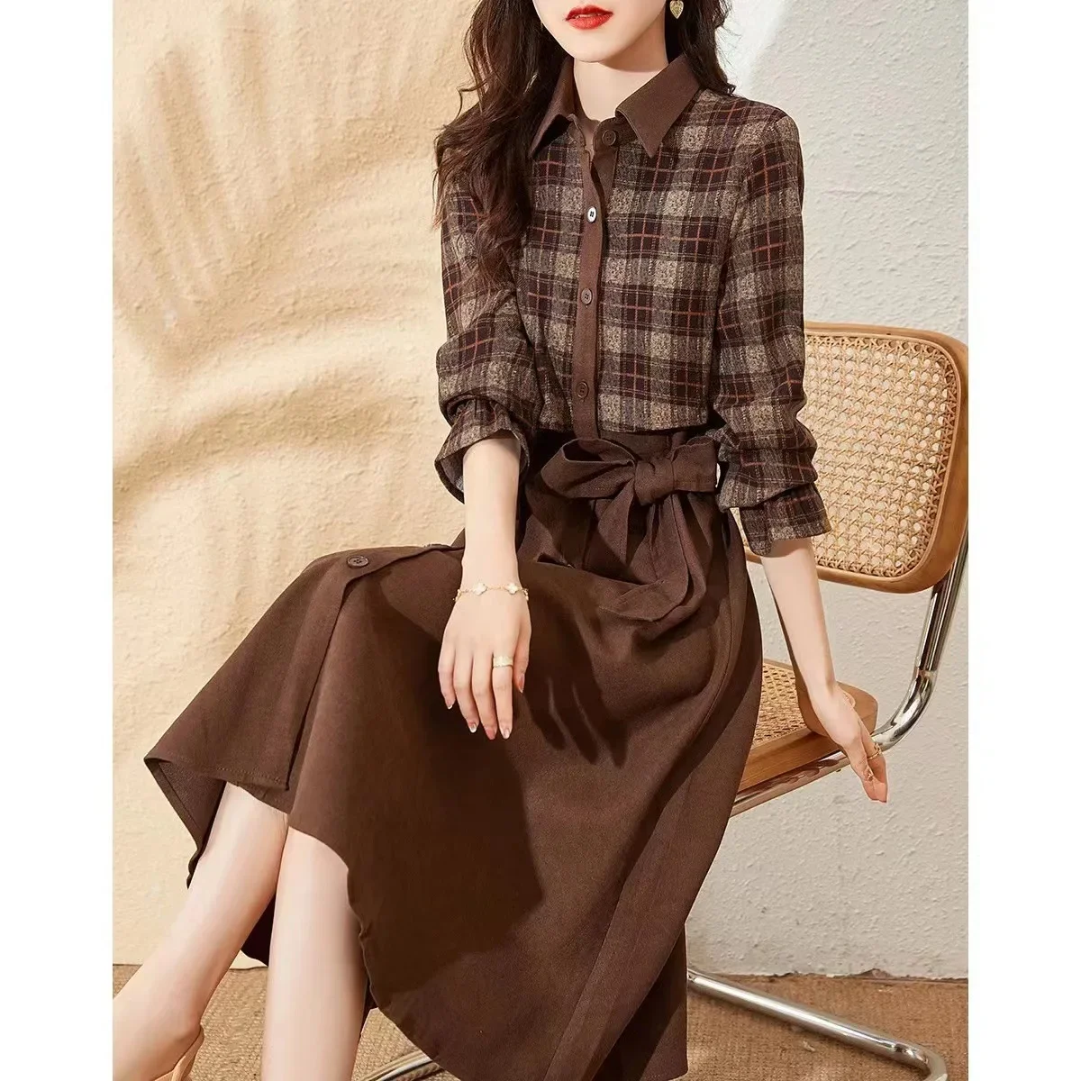 

Plaid splicing temperament waist and thin dress