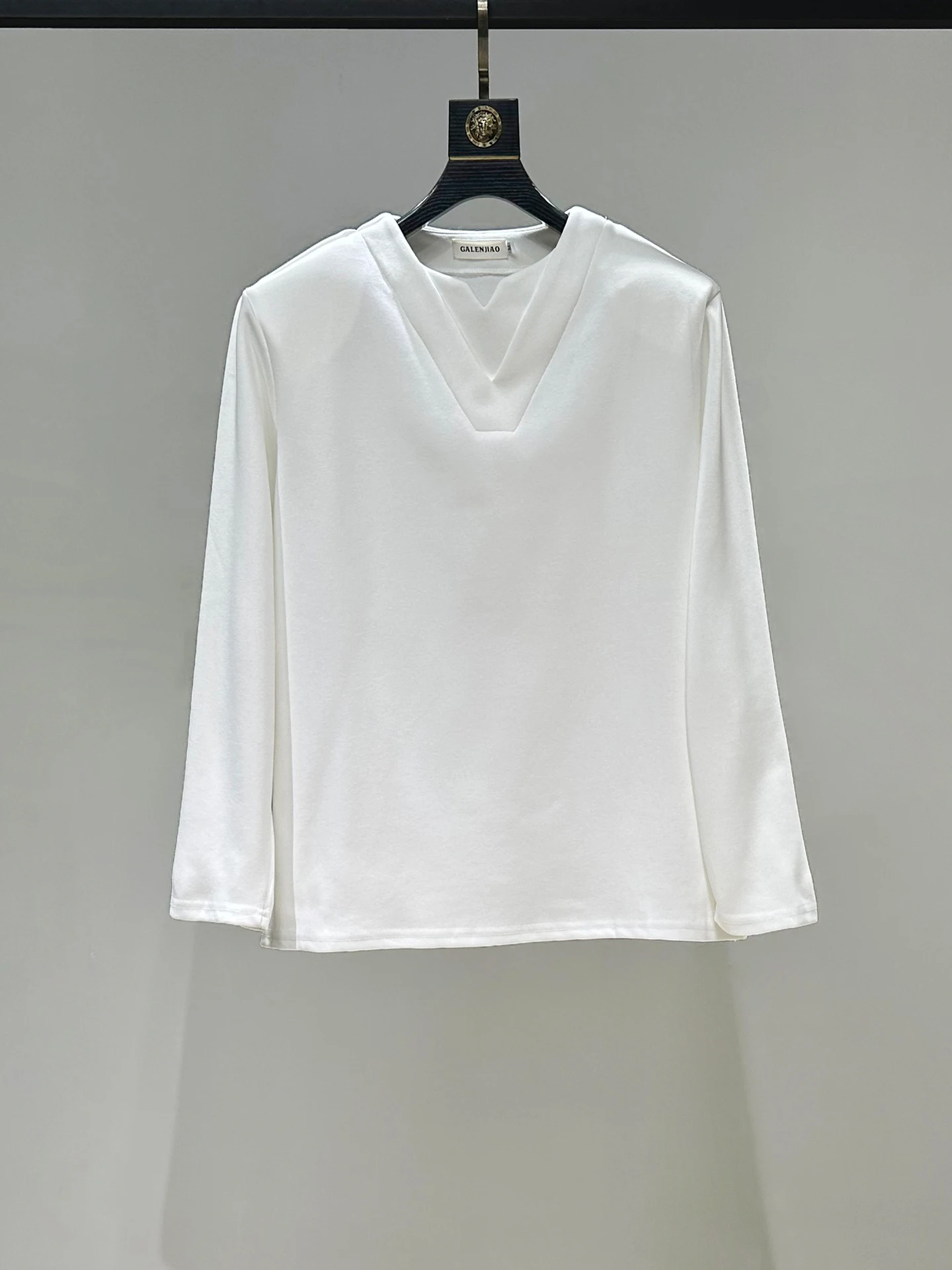 

Мужская свободная футболка с длинным рукавом и V-образным вырезом, с подплечниками, повседневная, универсальная, осенняя новинка, из полиэстера, без бренда, молодежный тренд