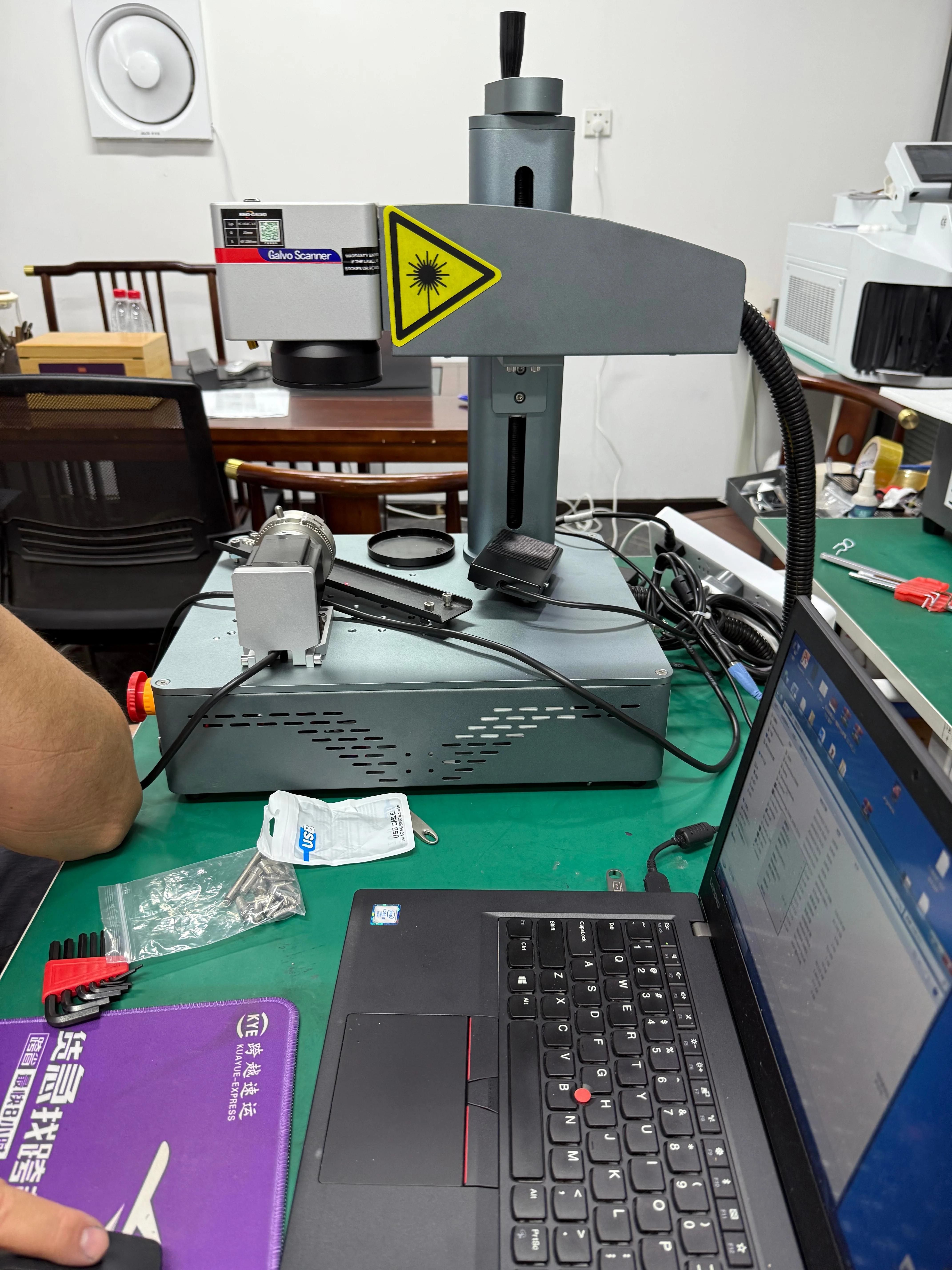 

Настольный волоконный лазерный гравер мощностью 20 Вт, высокоскоростной маркировочный станок для металла, пластика, керамики, лазерный гравировальный станок 110x110 мм