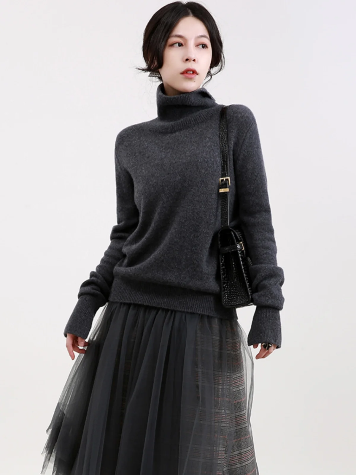 

Joker temperament casual long-sleeved high-necked beige cashmere sweater women's padded pullover knitted bottoming sweater