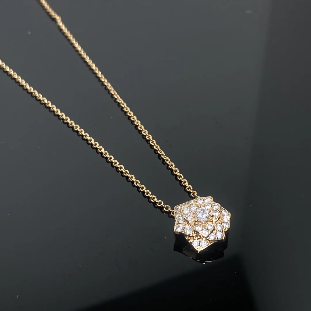 New European and American s925 Camellia Full Diamond Necklace Fashion Trend Light Luxury Valentine\'s Day Couple Gift