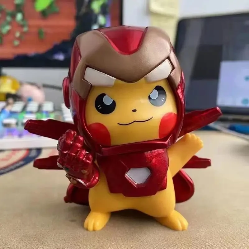 Nieuwe op voorraad Pikachu Cos Iron Man en Deadpool-serie Trendy beeldjes Modellen Decoratief ornament Speelgoed Collectible Gift