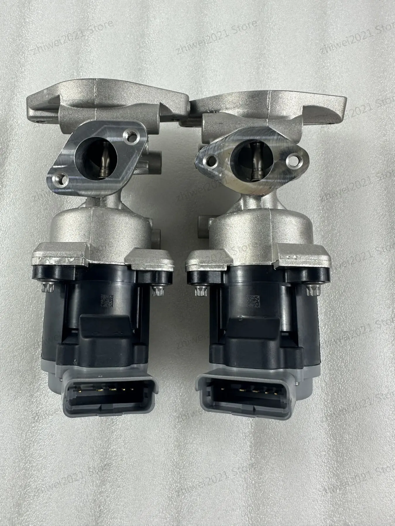 The new lr018323 and lr018324 front left and right exhaust gas recirculation valves are used for discovery MK3 MK4 2.7 TD