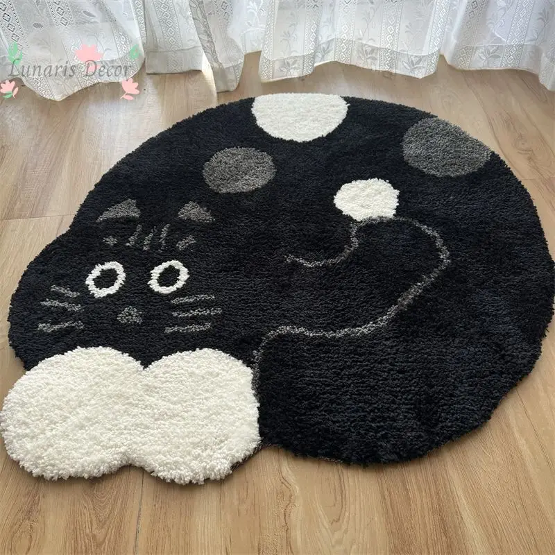 

Handmade black and white cat-themed round rug - perfect for living room, bedroom, or bedside