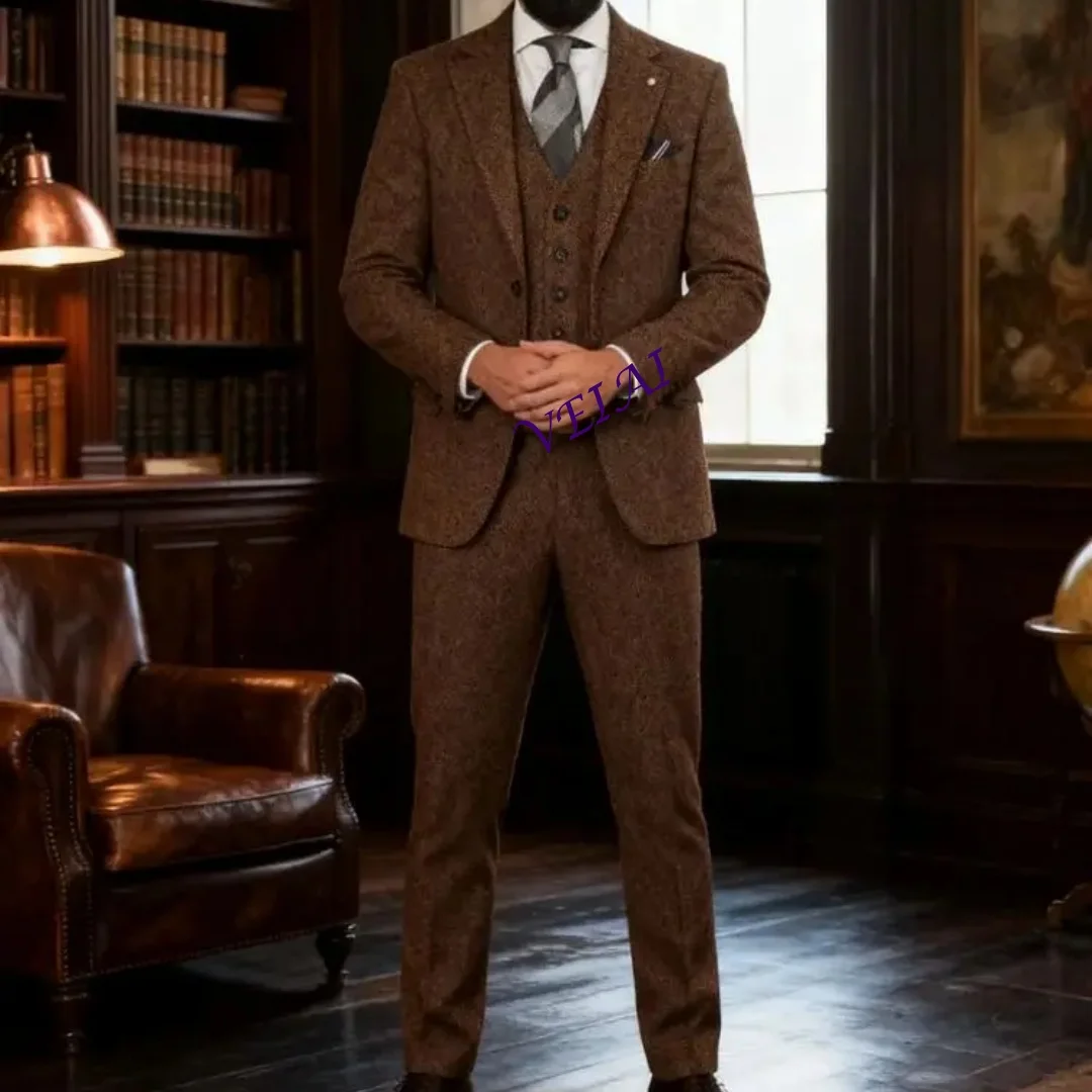 

Мужской костюм-тройка на заказ: фрак, пиджак на одной пуговице, жилет, брюки в полоску для свадьбы и деловых встреч