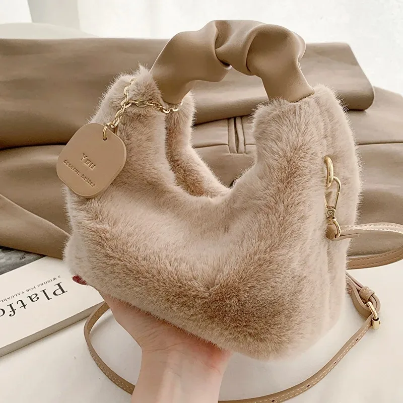 Cute Plush Shoulder Bag Women Faux Fur Handbags Zipper Lady Casual Tote Half-Moon Hobos Winder Crossbody Bagtraveling Shopping