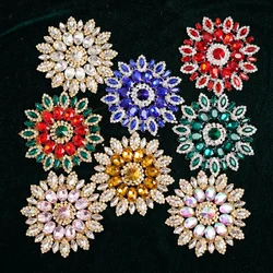 Applique di fiori di strass di lusso con catena di metallo sul retro Toppa di cristallo di platino Applicazioni di strass per cucire sulla sciarpa da sposa