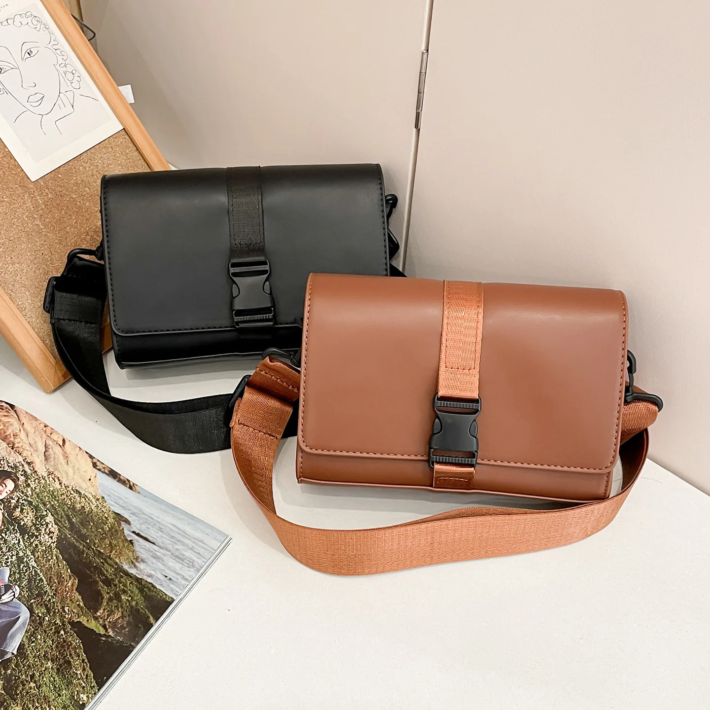 

2025 Europe and America New Retro Trend High-end Messenger Bag Casual Shoulder Fashion Versatile Unisex Small Square Bag