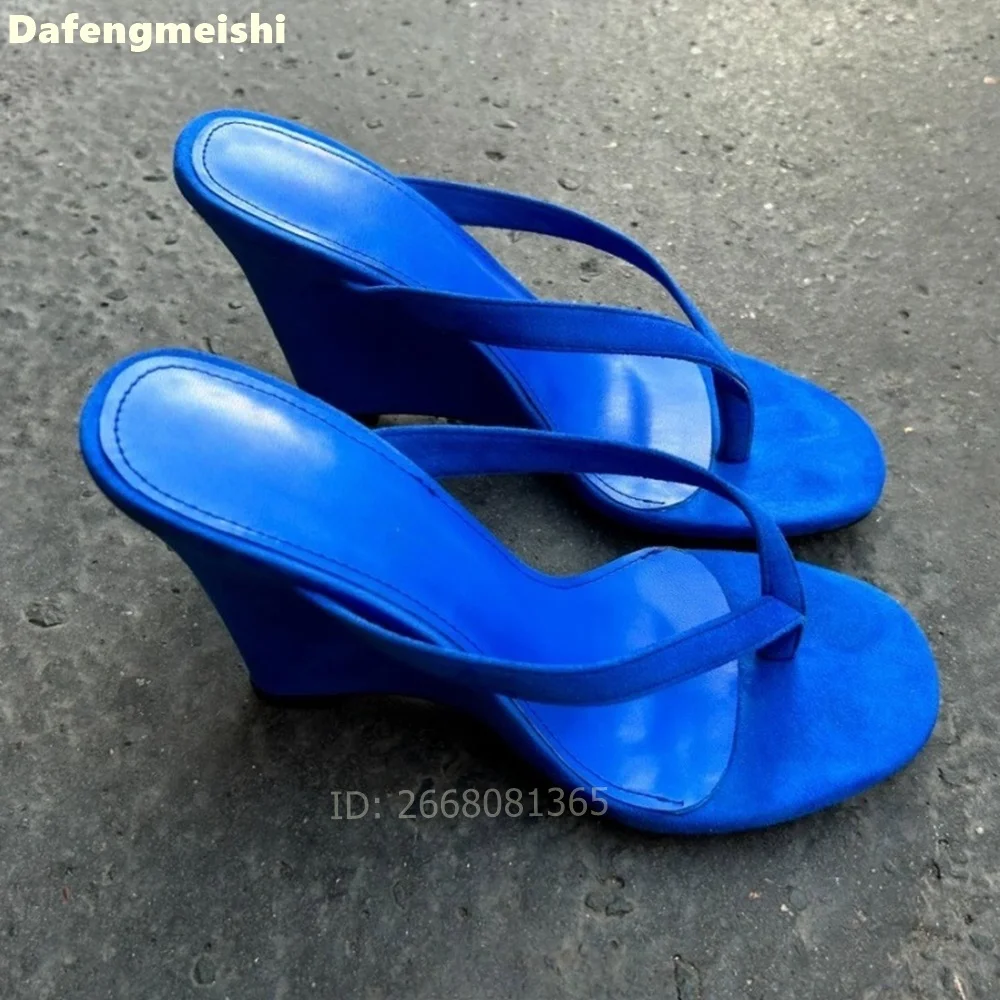 Blaue Wildleder-Flip-Flop-Sandalen mit Keilabsatz für Damen, Slip-On-Sandalen mit eckiger Spitze, High-Heel-Mules, Sommer-Freizeitschuhe für Club, Party und Mode.