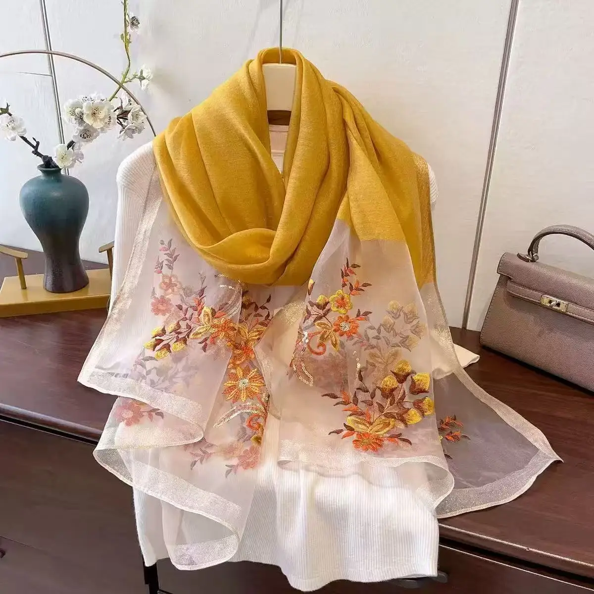 

Женский весенне-летний новый шелковый шарф с вышивкой, высокое качество, теплый шарф в этническом стиле, декоративная шаль, подарок на день рождения