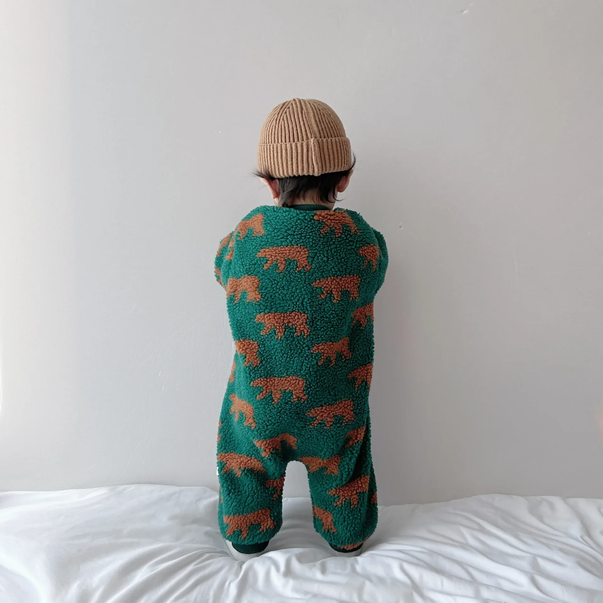 Baby Clothing Boys Girls Baby Fleece Thick Romper 2024 Winter New Fashion Cartoon Lamb Wool Warm and Comfortable Romper