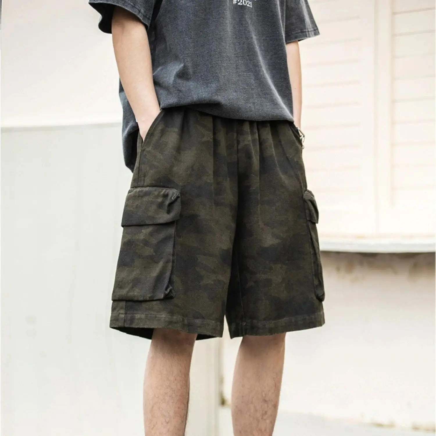 Men's 5-Inch Camo Utility Shorts Oversized Pockets Vintage Military Style Drawstring Waist for Outdoor Hiking Tactical Casual
