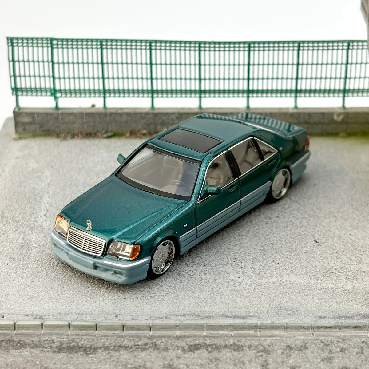 

SteeetWeapon 1:64 Low range limited edition S600 W140 alloy car model