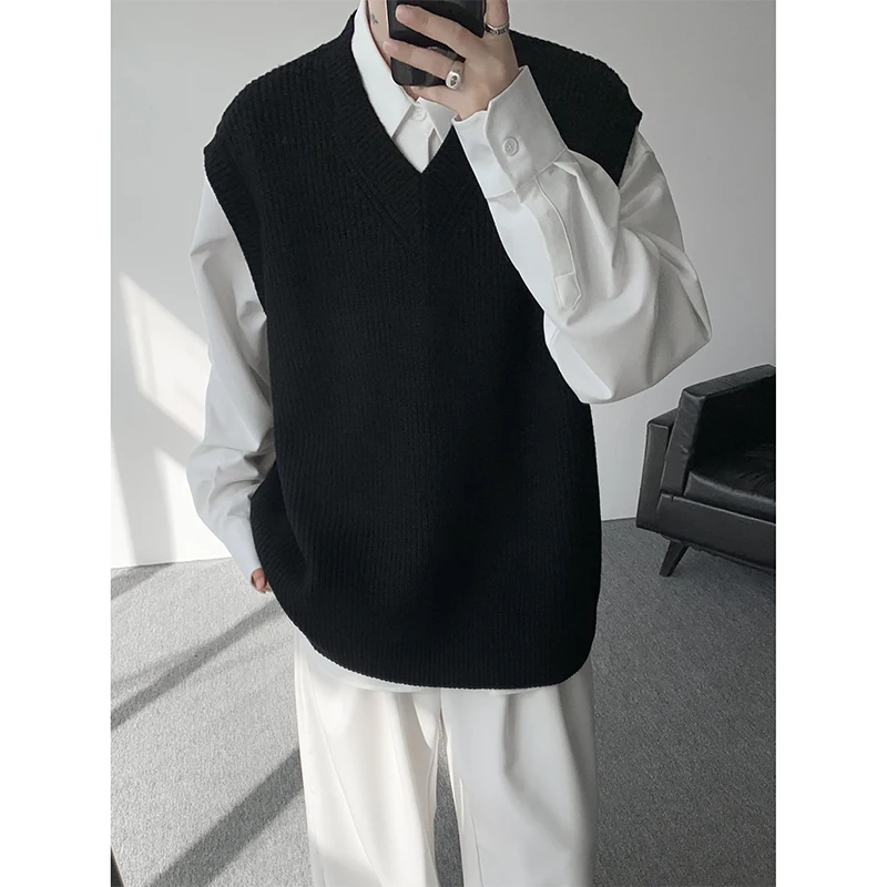 Autumn Black Sweater Vest Men Warm Fashion Casual Knitted Pullover Men Korean Loose Sleeveless Sweater Mens Jumper Clothes