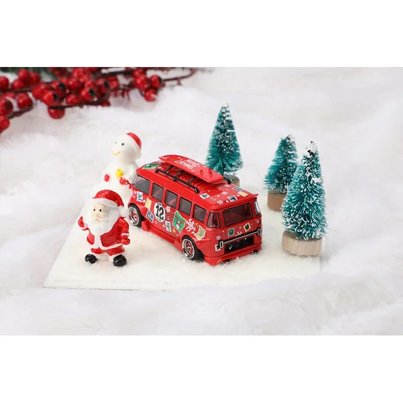 Liberty 1:64 modelo de coche T1 Bus cuerpo ancho X'mas con árboles, muñeca y muñeco de nieve y caja acrílica