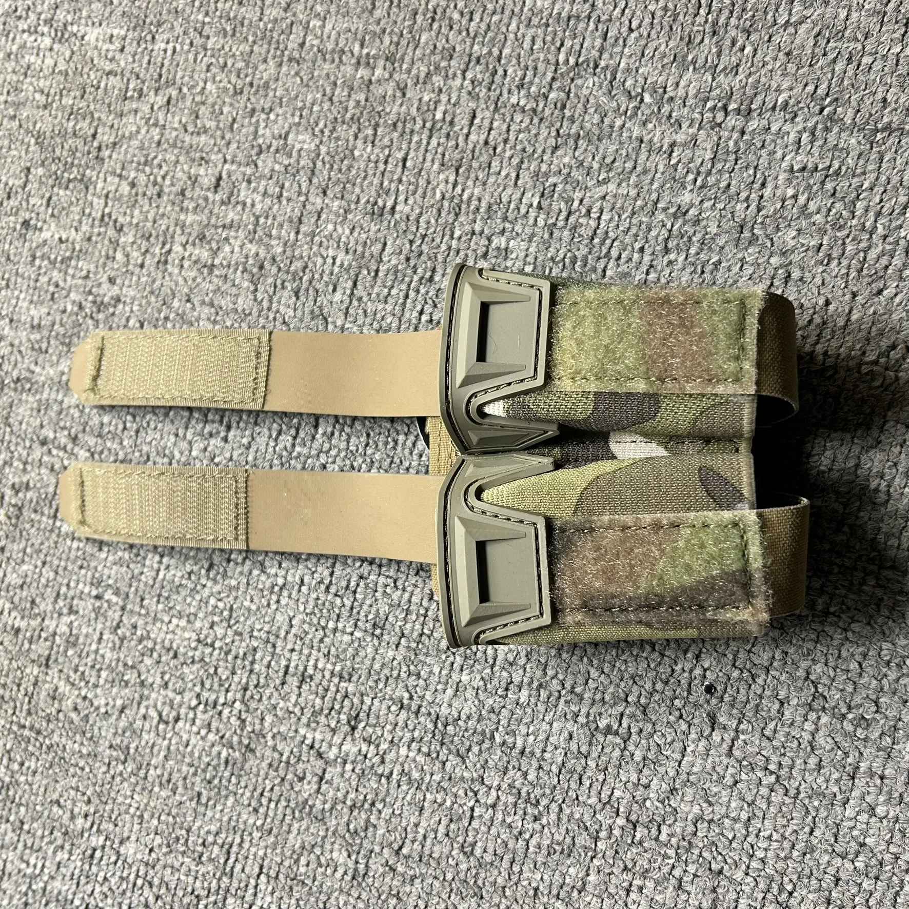 Bolsa táctica doble portarrevistas 9mm MOLLE para pistolas - imagen 3