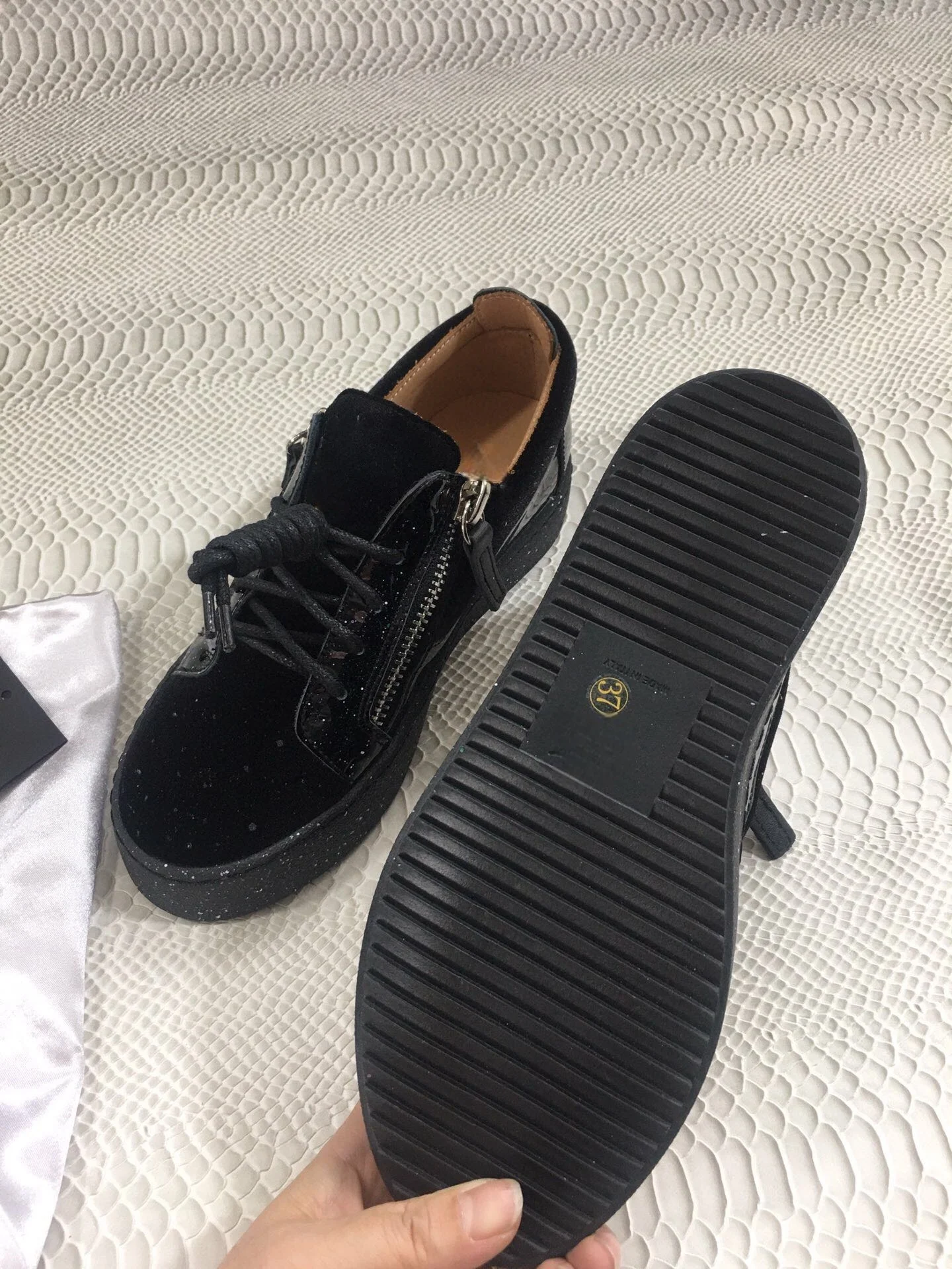 

Top Hight Quality Casual Sneakers For Men and Women Real Leather Brand Designer Unisex Tennis Shoes GZ Zipper Loafer Shoes G0019
