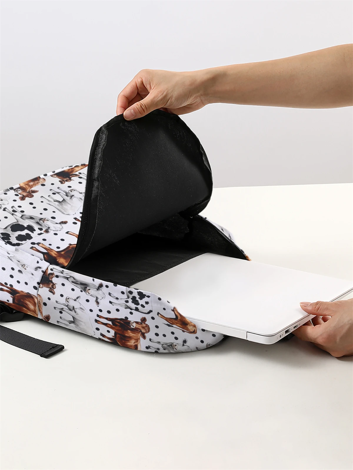 กระเป๋าเป้สะพายหลังมหาวิทยาลัยความจุขนาดใหญ่สำหรับผู้ชายและผู้หญิงรุ่นใหม่ กระเป๋าแล็ปท็อปผู้หญิงทันสมัย กระเป๋าเป้สะพายหลัง กระเป๋าเดินทางสำหรับสาวๆ น่ารัก