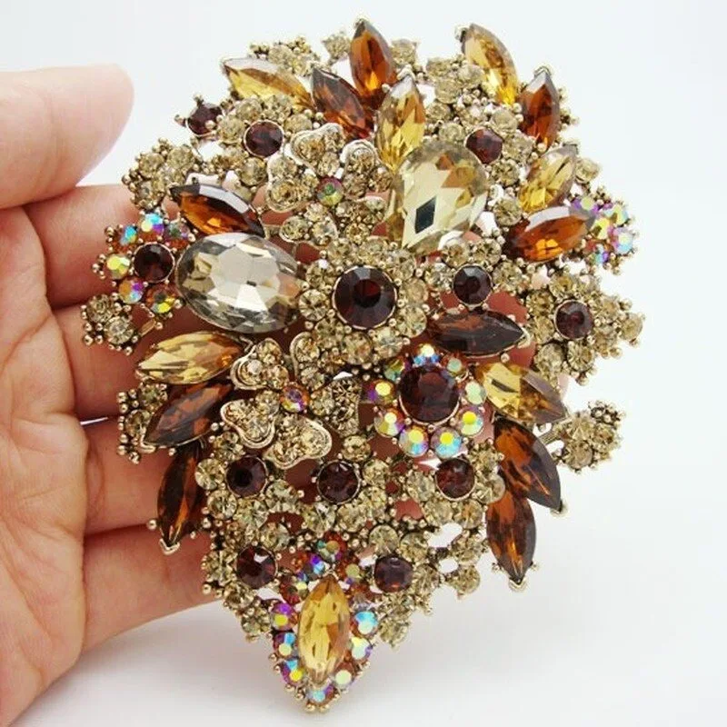 Designer fashion gold plated brooch pin with sparkling gemstone ladies brooch novelty elegant beautiful luxury vintage