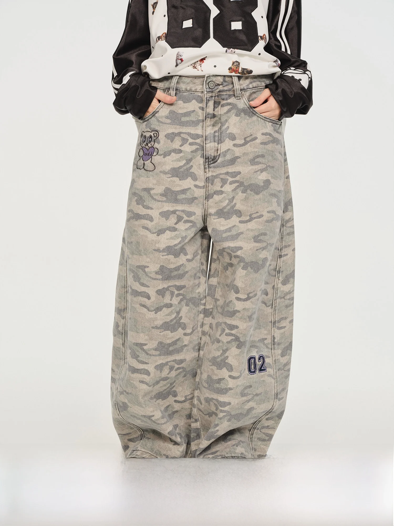 

Камуфляжные брюки с вышивкой в стиле ретро, широкие брюки прямого кроя, женские брюки с вышивкой медведя