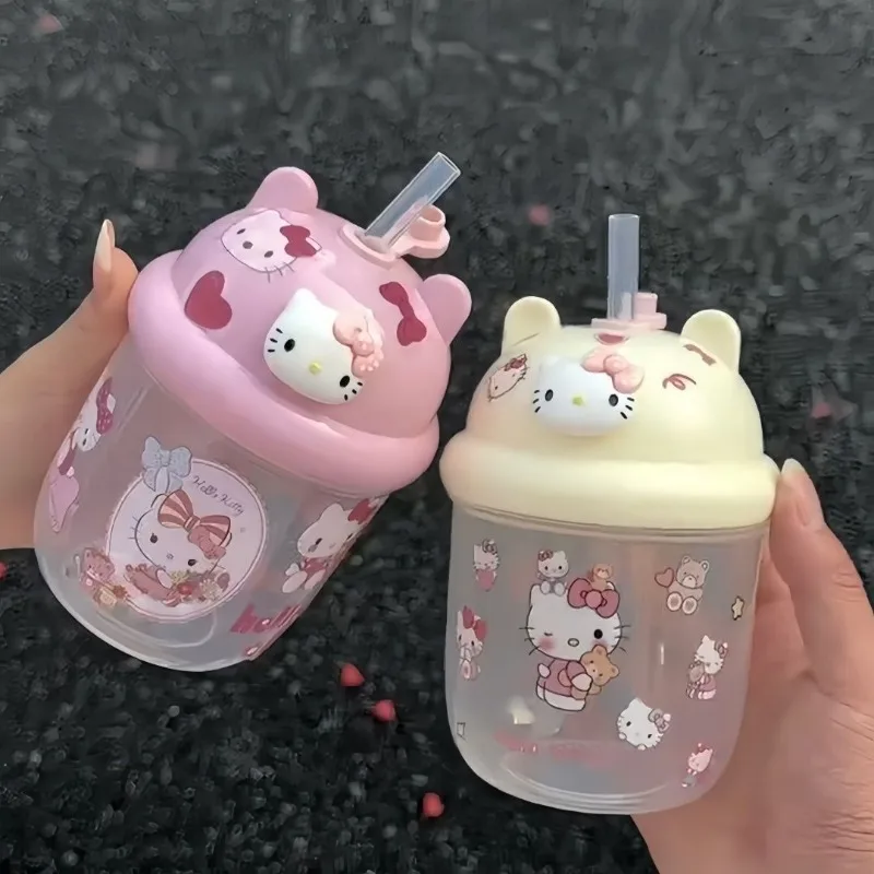 

Sanrio Hello Kitty Is Cute and Carries A Bear Ear Cup for Outdoor Camping. Students and Children Suck Plastic Cups.