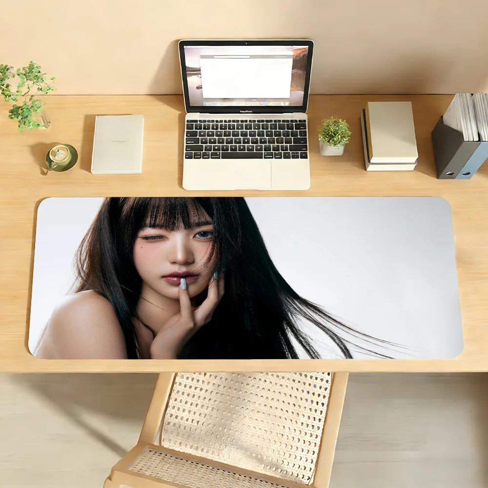 Singer Jang Won-young Mauspad, Computer-Laptop-Mauspad aus Gummi, rutschfest, Mauspad für Gamer, Dekoration, Schreibtischunterlage