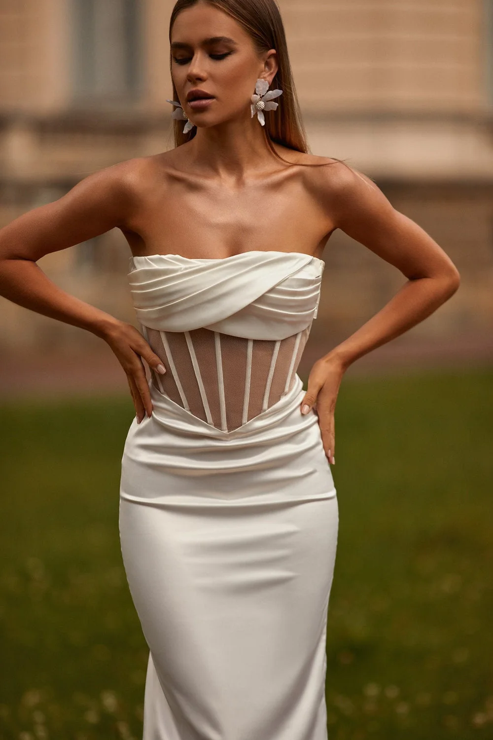 ชุดแต่งงานสีขาวแบบพลีททรงเข้ารูปสไตล์เกียวโต สายเดี่ยวเปิดไหล่ ชุดราตรีออกงานยาว