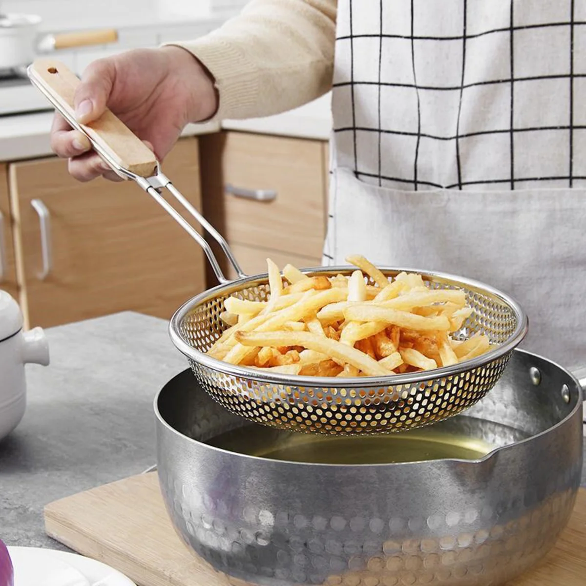 

Stainless Steel Oil Control Skimmer 18Cm Extra Large Wood Handle Perforated Strainer For Fried Food Vegetables Wonton