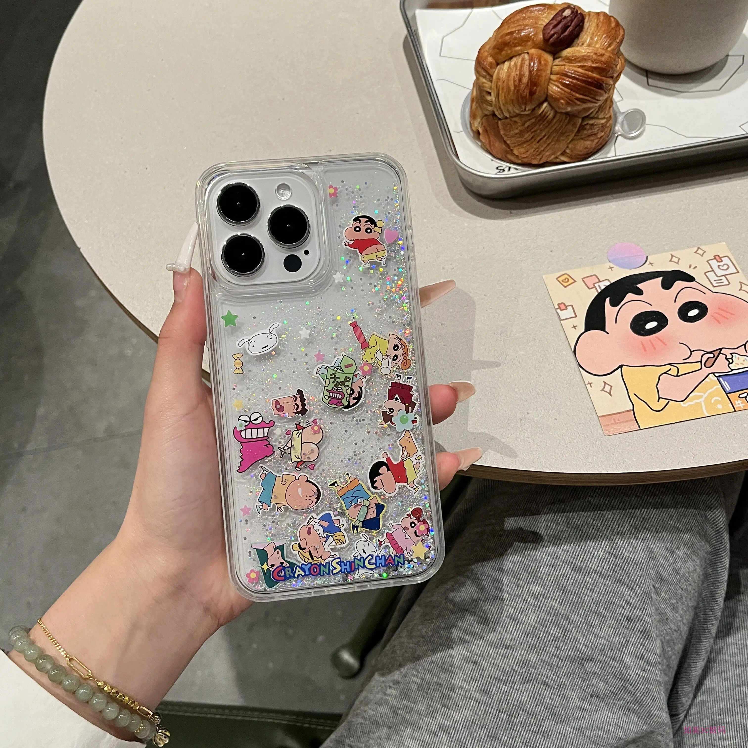 Funda de Teléfono con Diseño de Anime Japonés Crayon Shin-chan, con Brillantina y Efecto de Arena Movediza, para iPhone 17 16 15 14 13 Pro Max, Carcasa Rígida Transparente