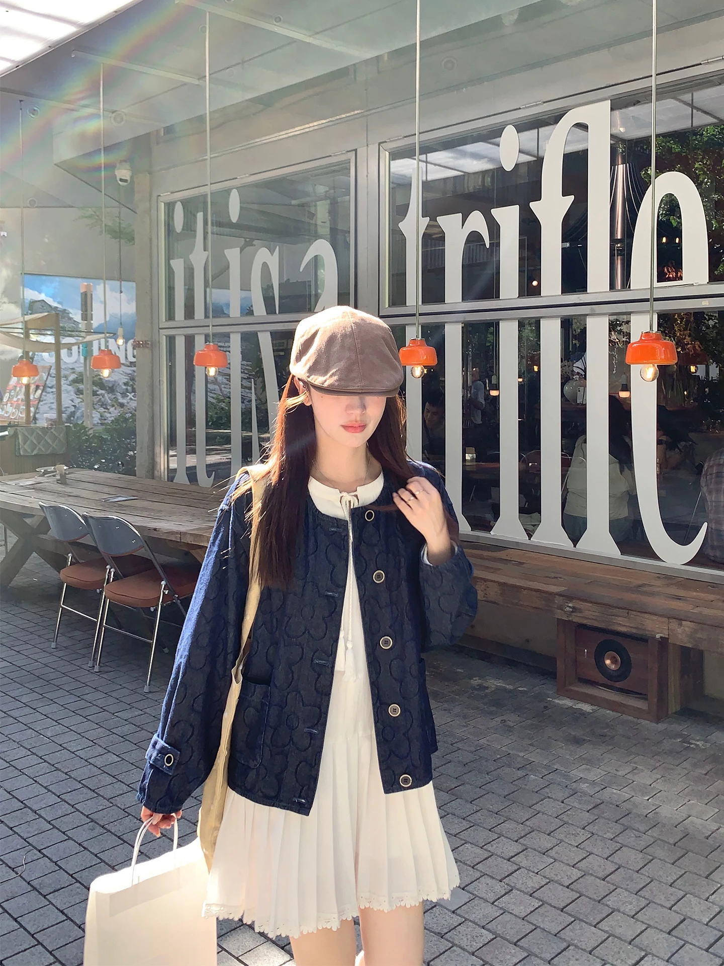 

Женская джинсовая куртка YANUOYU с круглым вырезом, цветочной вышивкой, винтажная, повседневная, из смесового хлопка и полиэстера