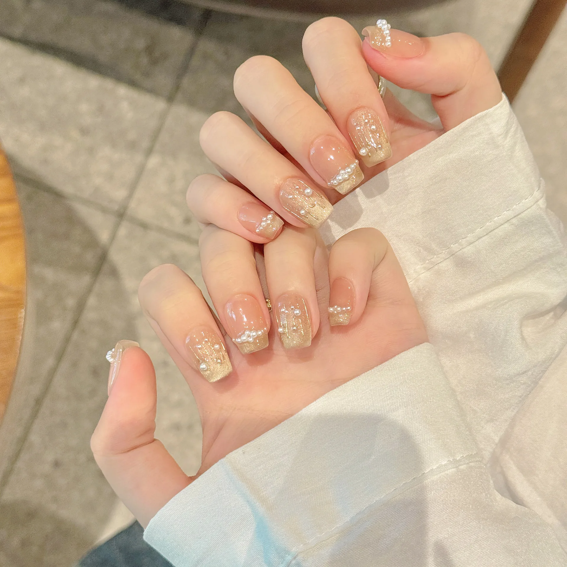 الصحافة اليدوية على الأظافر بريق اللؤلؤ الأبيض ديكور الأظافر كاذبة غطاء كامل يمكن ارتداؤها الرجعية الباروك الفرنسية قصيرة نصائح الأظافر وهمية #2