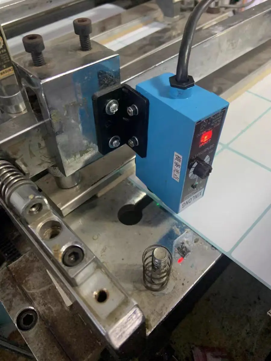 

1Pc Color Code Sensor KT-RG22 KT-BG22 KT-WG22 10-30V Photoelectric Mark Detection Switch for Color Marking