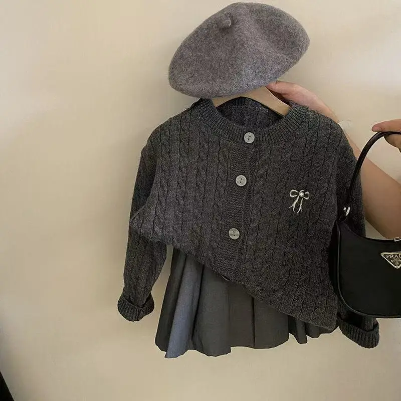 

Sweaters Girl Bow Knitting Cardigan Loose Coat Autumn New Fashion Pleated Skirt 2025 New Childrens Clothing Sweet Striped