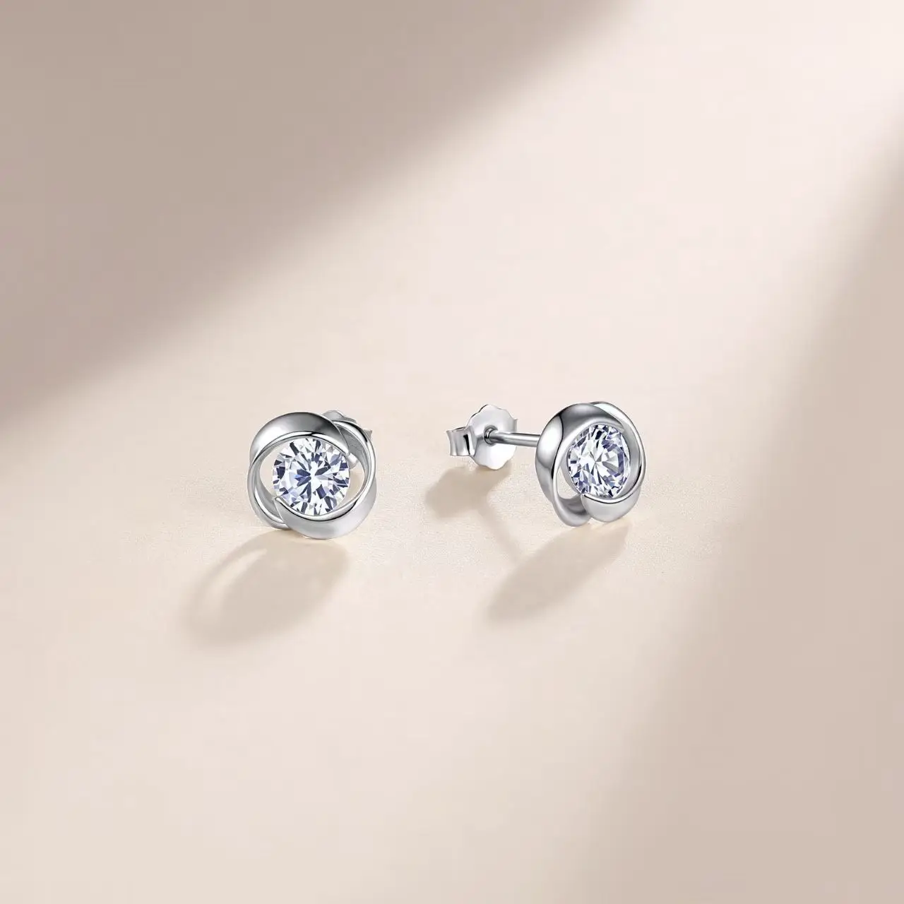 クラシックs925スターリングシルバー18kゴールドメッキラウンドモアッサナイト旋風イヤリング05ct-2-レディースデイリーウェア