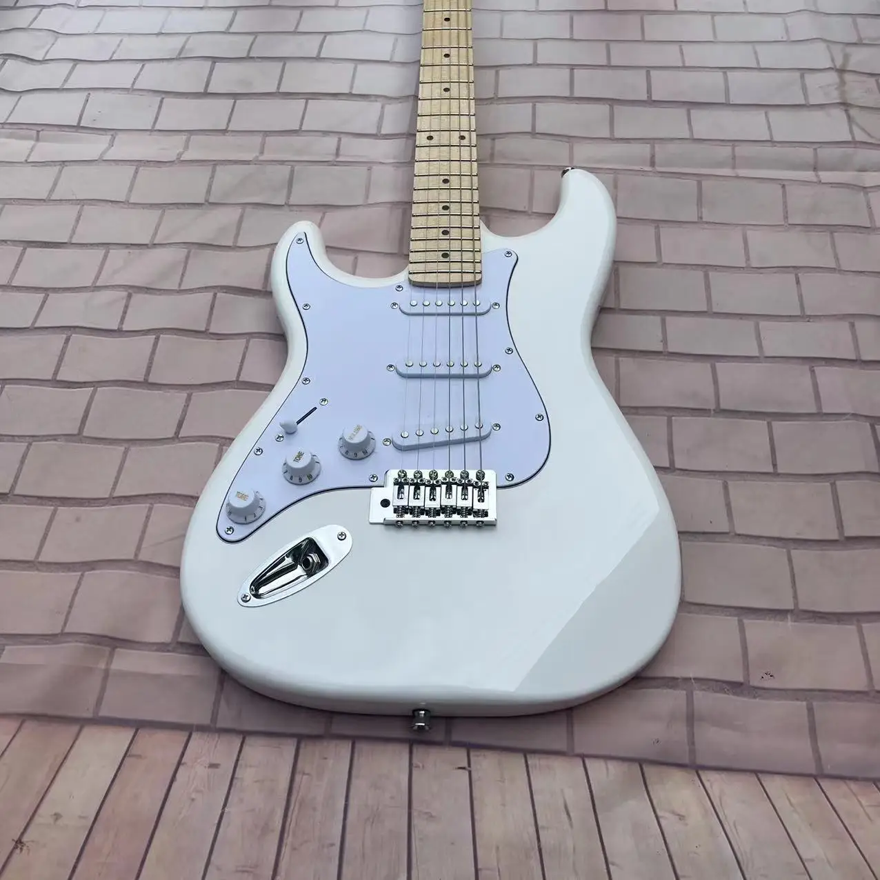 Left hand 6-string electric guitar, white guitar with high gloss, factory real picture, can be shipped upon order, free delivery