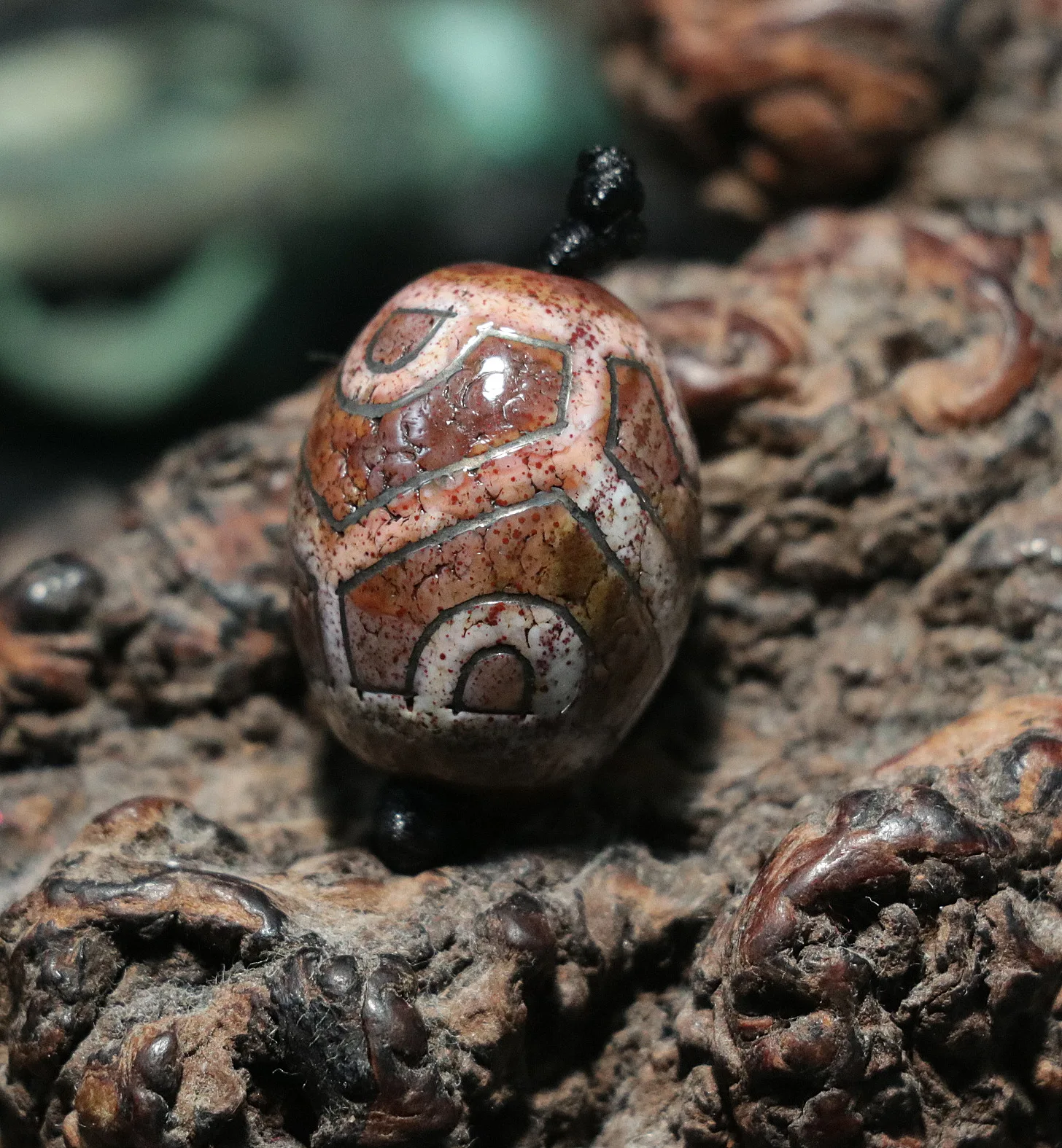 

Treasure Unique Ultra Tibetan Old Agate Silver Inlaid FULL Cinnabar Dots Lotus Base Daluo dZi Bead $$$ Timestown UPD22