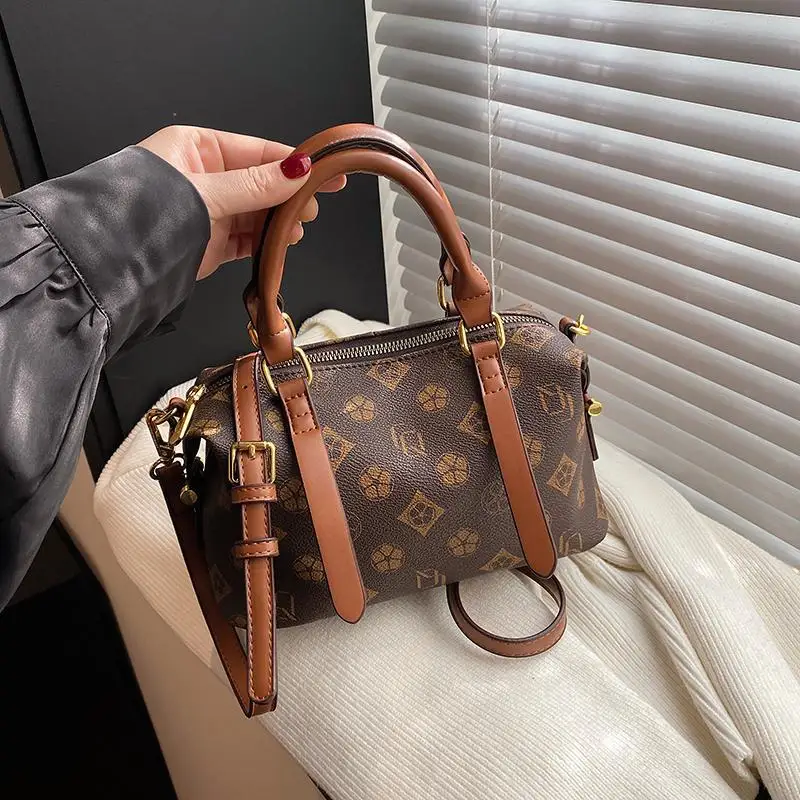 

2025 Niche Commuter Bag, Color Block Shoulder Purse for Women, Versatile Crossbody Tote, Minimalist Day to Night Bag, Textured