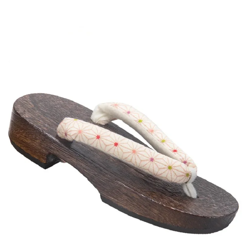 Pantoufles en bois