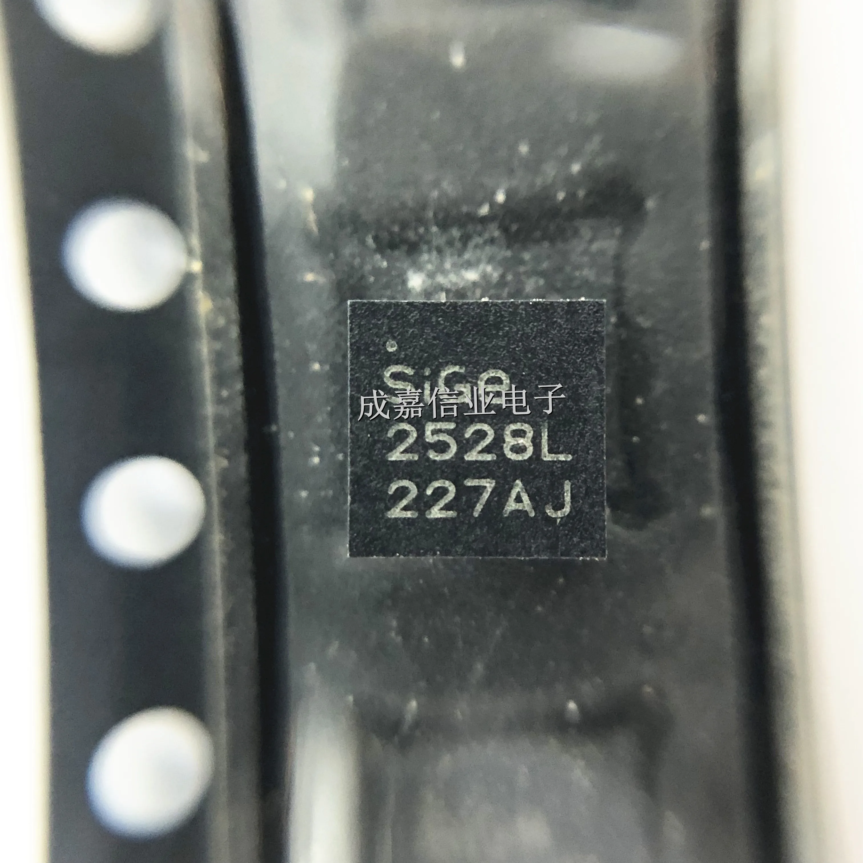 10pcs/Lot SE2528L-R QFN-16 MARKING;2528L RF Amplifier 2.4GHz Gain 33 dB 3.3Volt Operating Temperature:-40C +85C