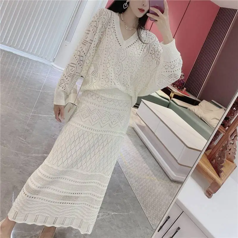French fashion knitted hollow out set with V-neck pullover jacquard top and slim knit skirt two-piece set