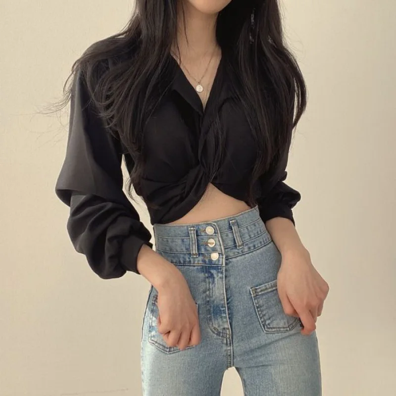 Vintage Streetwear Harajuku camicetta da donna Sexy Crop Top tendenze in stile coreano camicia a maniche lunghe bianca nera tunica femminile Chic